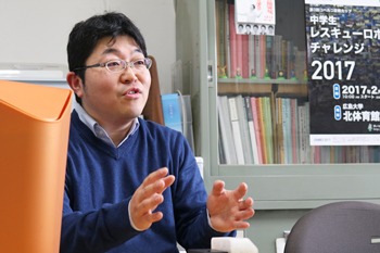 Associate Professor Kawada talking about the good points about teaching practice at Hiroshima University